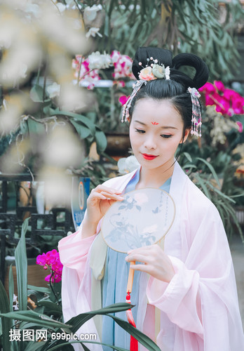 伊娜：初生之犊 推荐视频