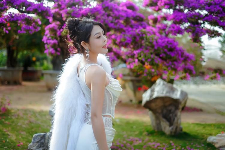 偷偷爱你 推荐视频