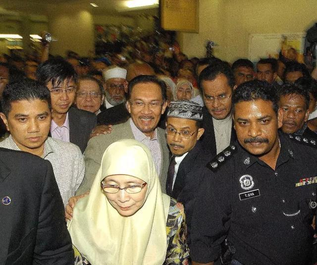 夏小姐的先婚后爱 推荐视频