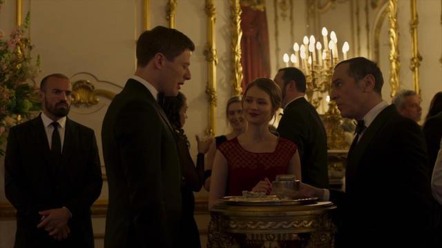 五旬老太整顿家门