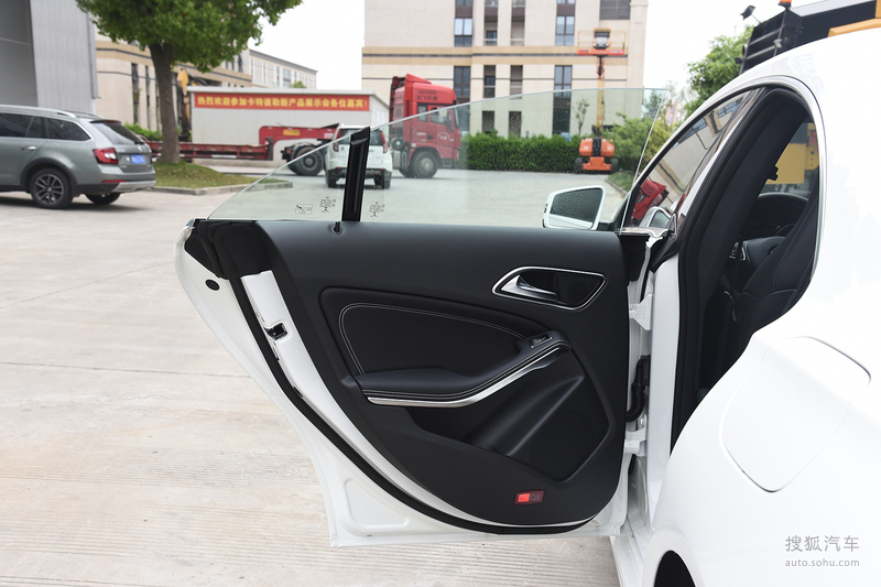 修女有枪 视频主图