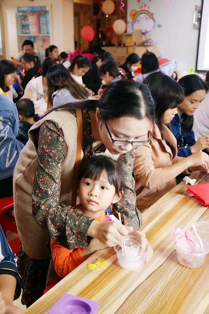 假装不正经 视频主图