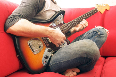 双生爱相杀 推荐视频