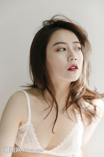 伊丽莎·施莱辛格：去掉面纱 产品图片