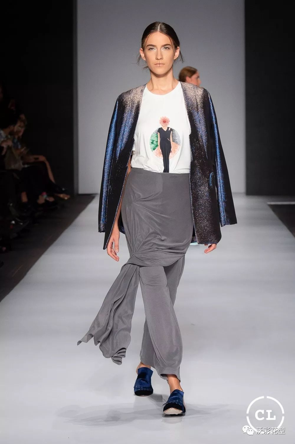 伊丽莎·施莱辛格：去掉面纱