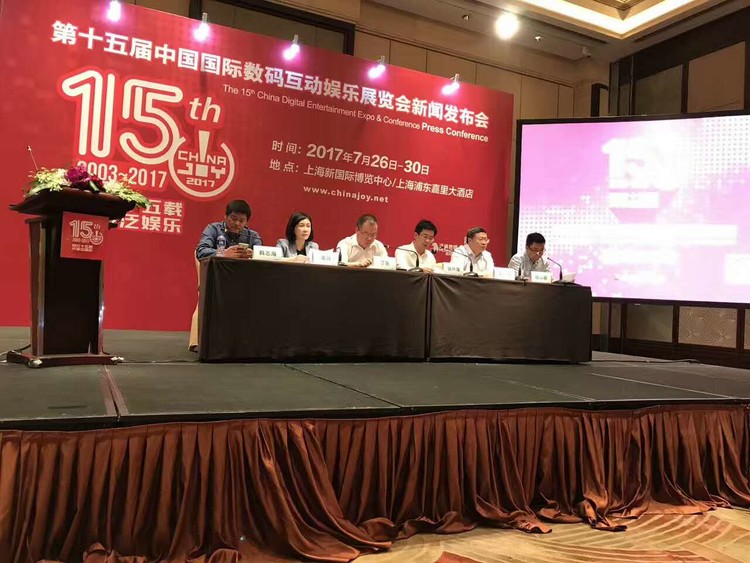 伦敦上空的鹰 推荐视频