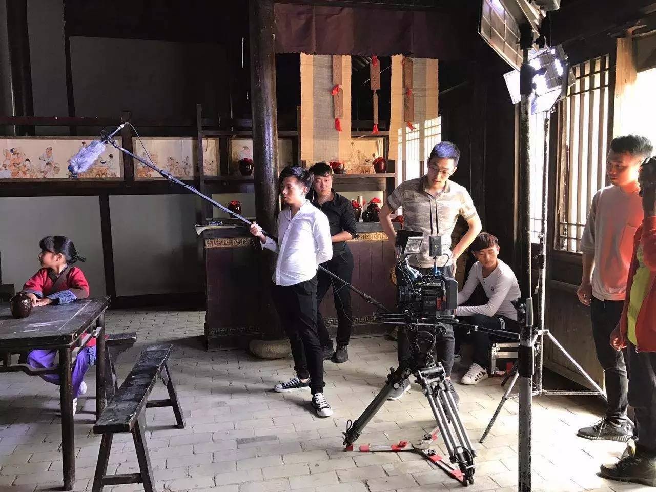 偷摩托车的人 产品图片